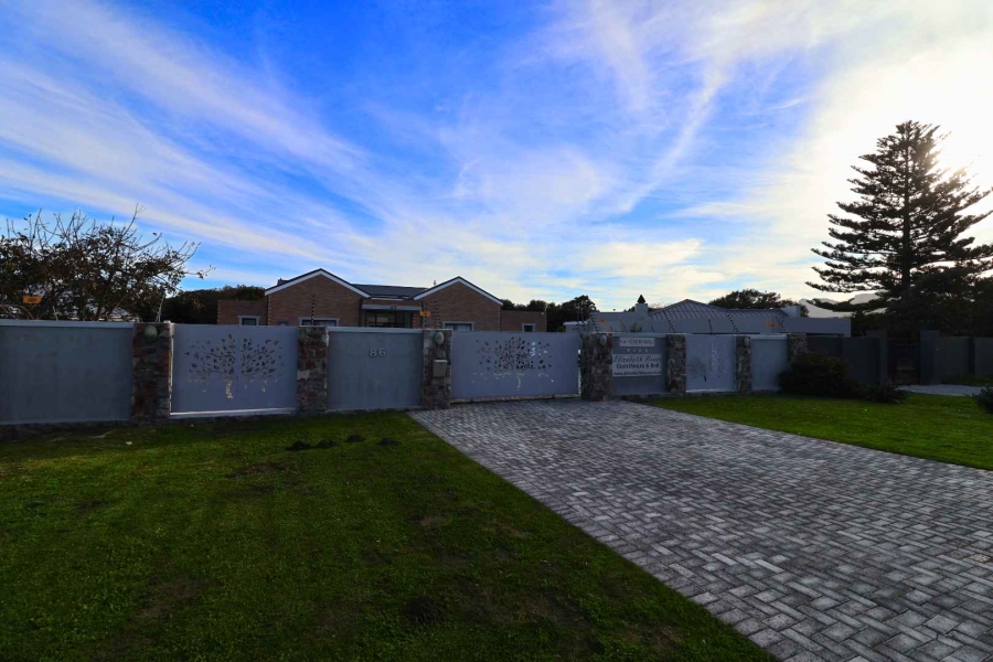 7 Bedroom Property for Sale in Sandbaai Western Cape